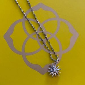 Kendra Scott - Star Charm Pendant Necklace in Silver.